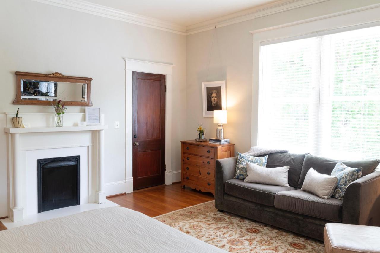 Gillen House Bed And Breakfast Maxeys Экстерьер фото