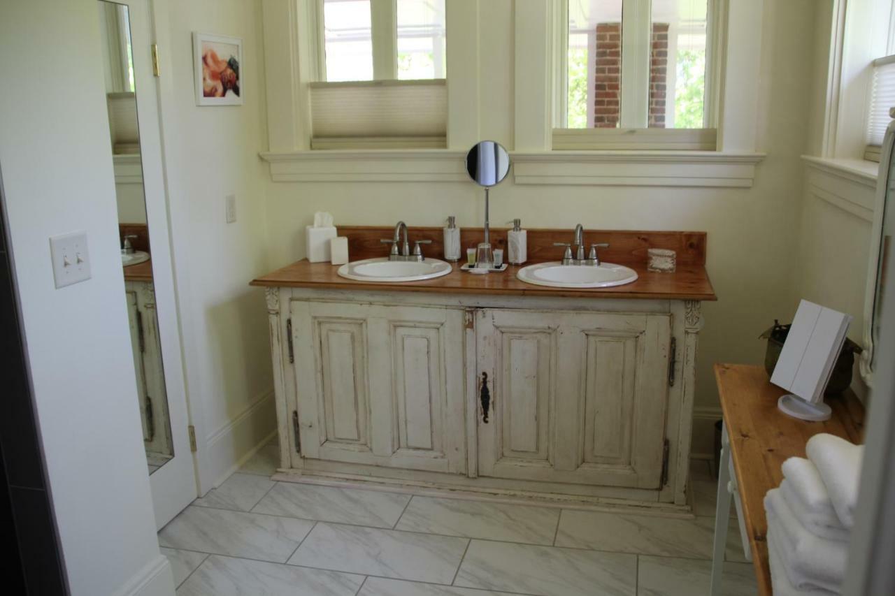 Gillen House Bed And Breakfast Maxeys Экстерьер фото